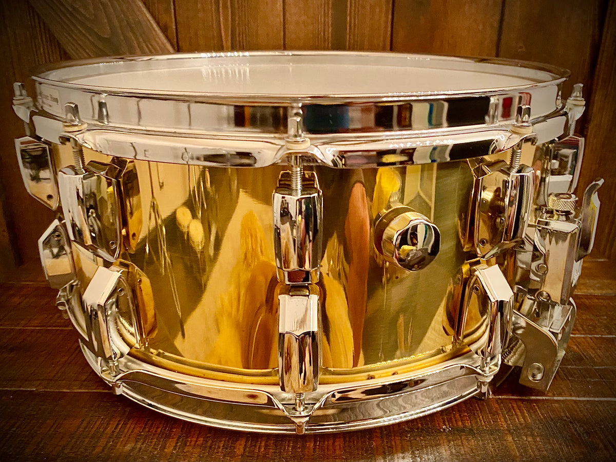 Pearl vintage 14x6.5 brass snare with all original parts. Rm1600