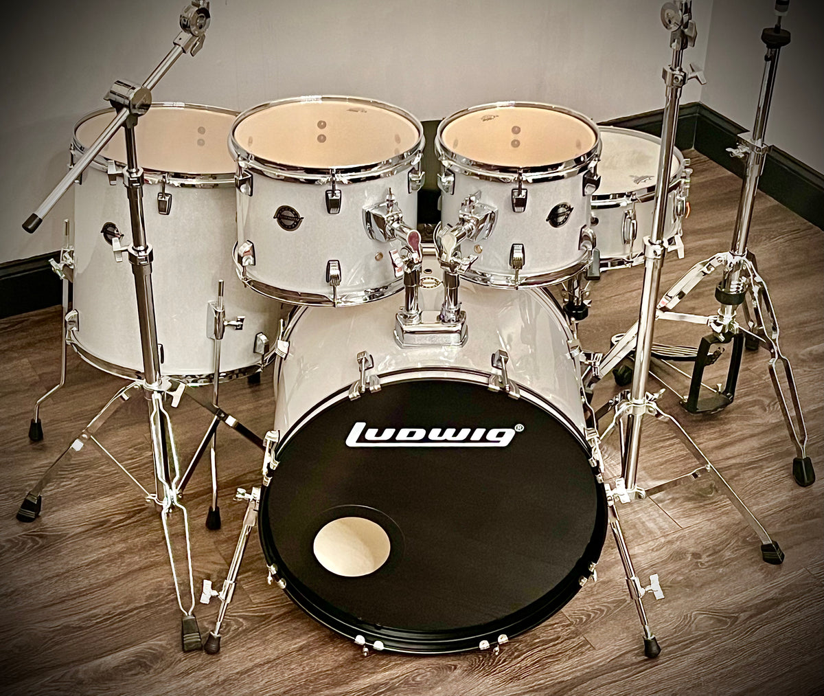 Ludwig Accent 4Pc Drum Kit sa SilverLudwig Accent 4Pc Drum Kit sa Silver  