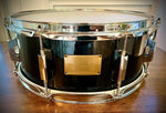 Pearl Custom Classic 14x5.5” One Piece Maple Shell Snare Drum in Piano Black Lacquer