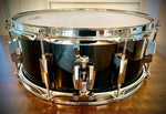 Pearl Custom Classic 14x5.5” One Piece Maple Shell Snare Drum in Piano Black Lacquer