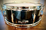 Pearl Custom Classic 14x5.5” One Piece Maple Shell Snare Drum in Piano Black Lacquer