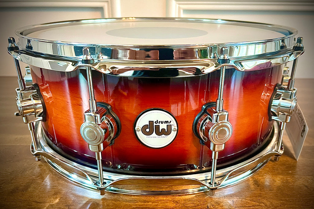 dw design series tobacco burst Drum Workshop 4-Piece Shell Pack Drum Set DW investigates constantly to optimize things and tries to give impulses to reach the soul of the drummer.Exclusive distribution for Europe. DW Design 22" Maple Tobacco